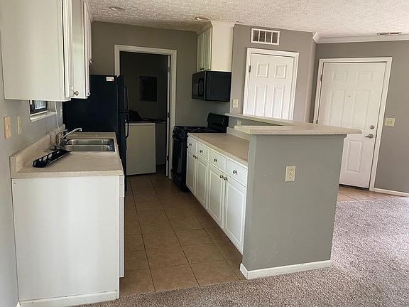3rd image of 2701 Greystone Dr APT D