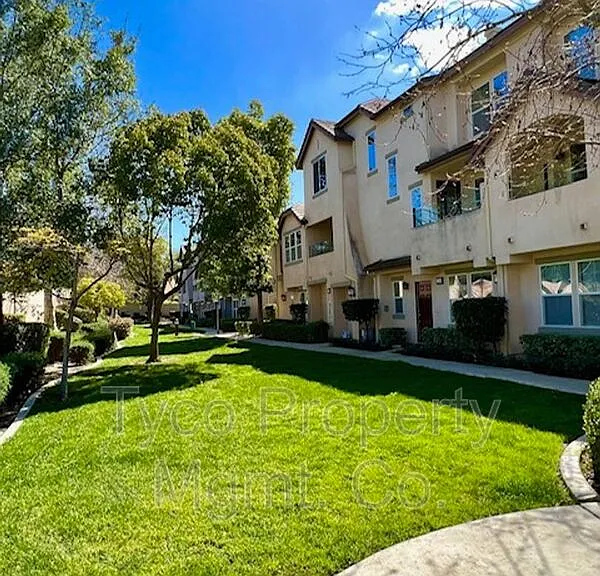 2709 Apricot Ct — Photo 1