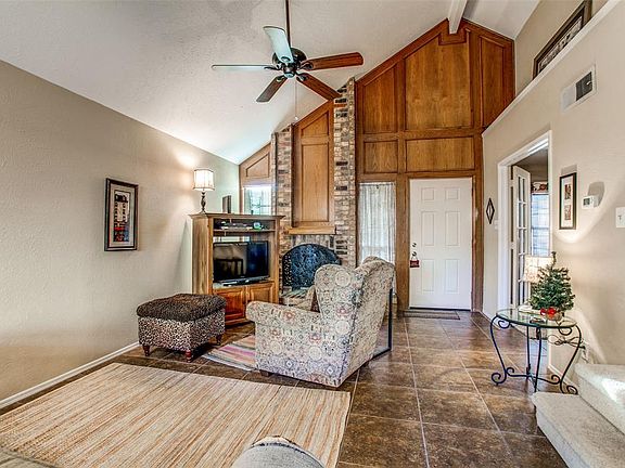 2nd image of 3436 Briaroaks Dr