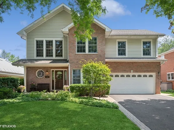 706 Ouilmette Ln, Wilmette, IL 60091