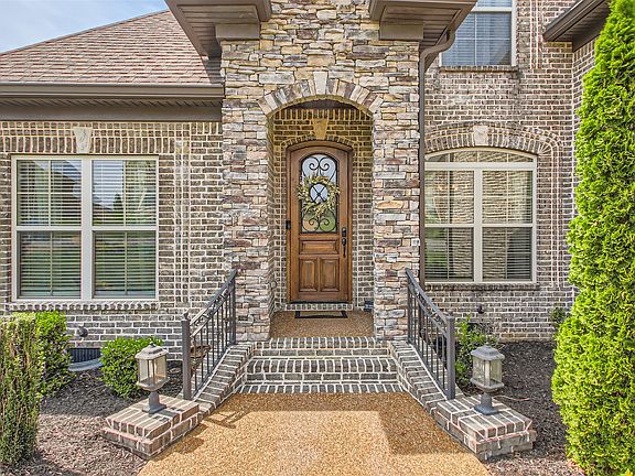 3rd image of 19 Beechwood Ct