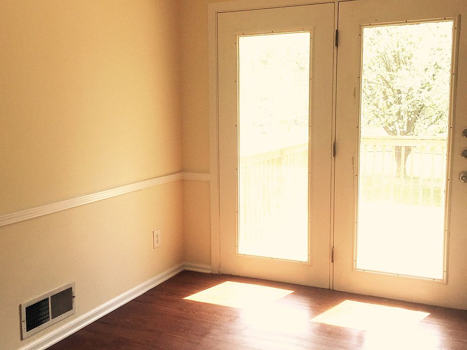 1st image of 3515 Clubhouse Ln SE