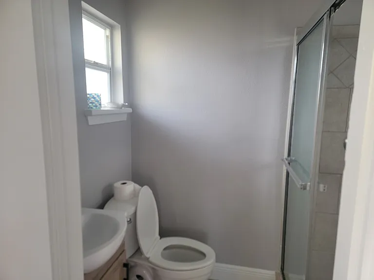 219 Crescent Ct E — Photo 26