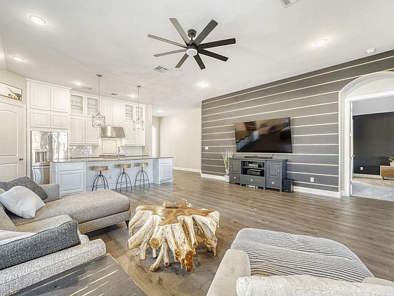 2nd image of 1820 Ficuzza Way