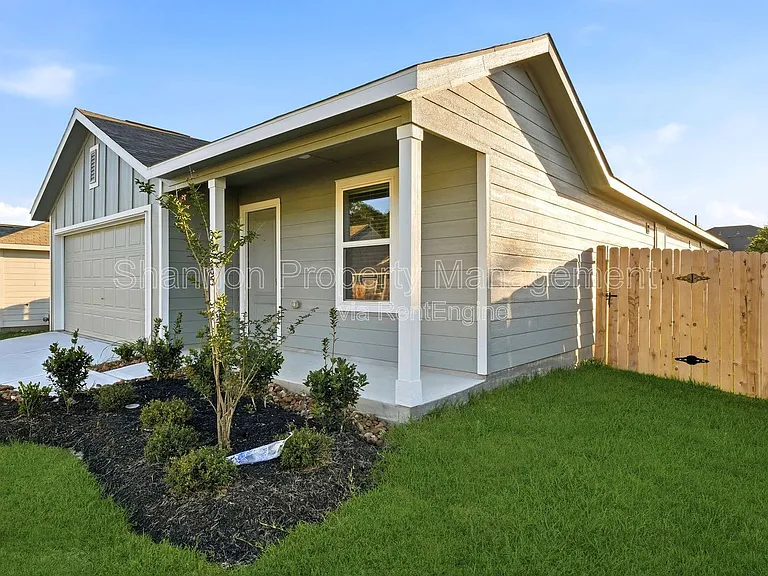 25585 Rose Creek Dr — Photo 2