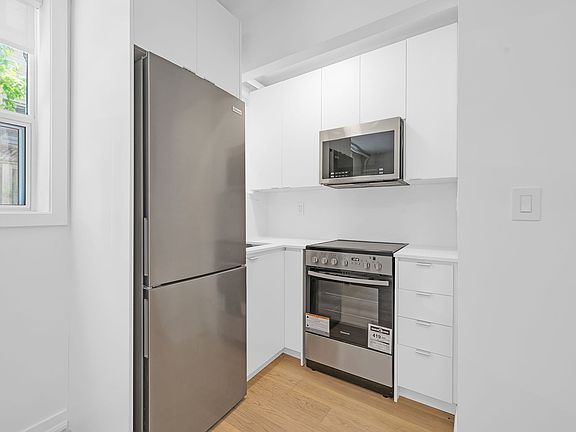 4th image of 26 Balmoral Ave #771415