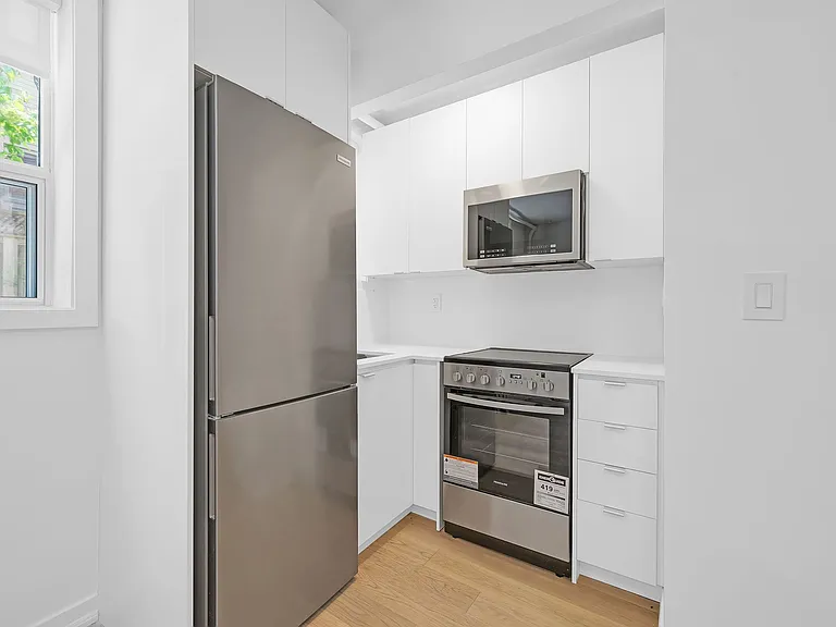 26 Balmoral Ave — Photo 37