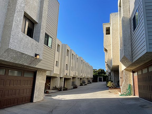 21 units (neighbors) total