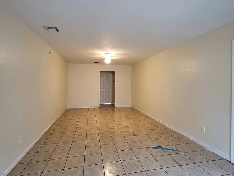 1613 Walton Walker Dr #B — Photo 10