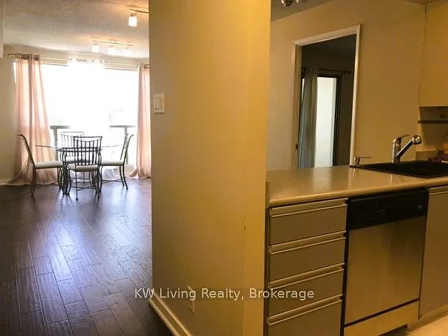 298 Jarvis St #408 — Photo 4