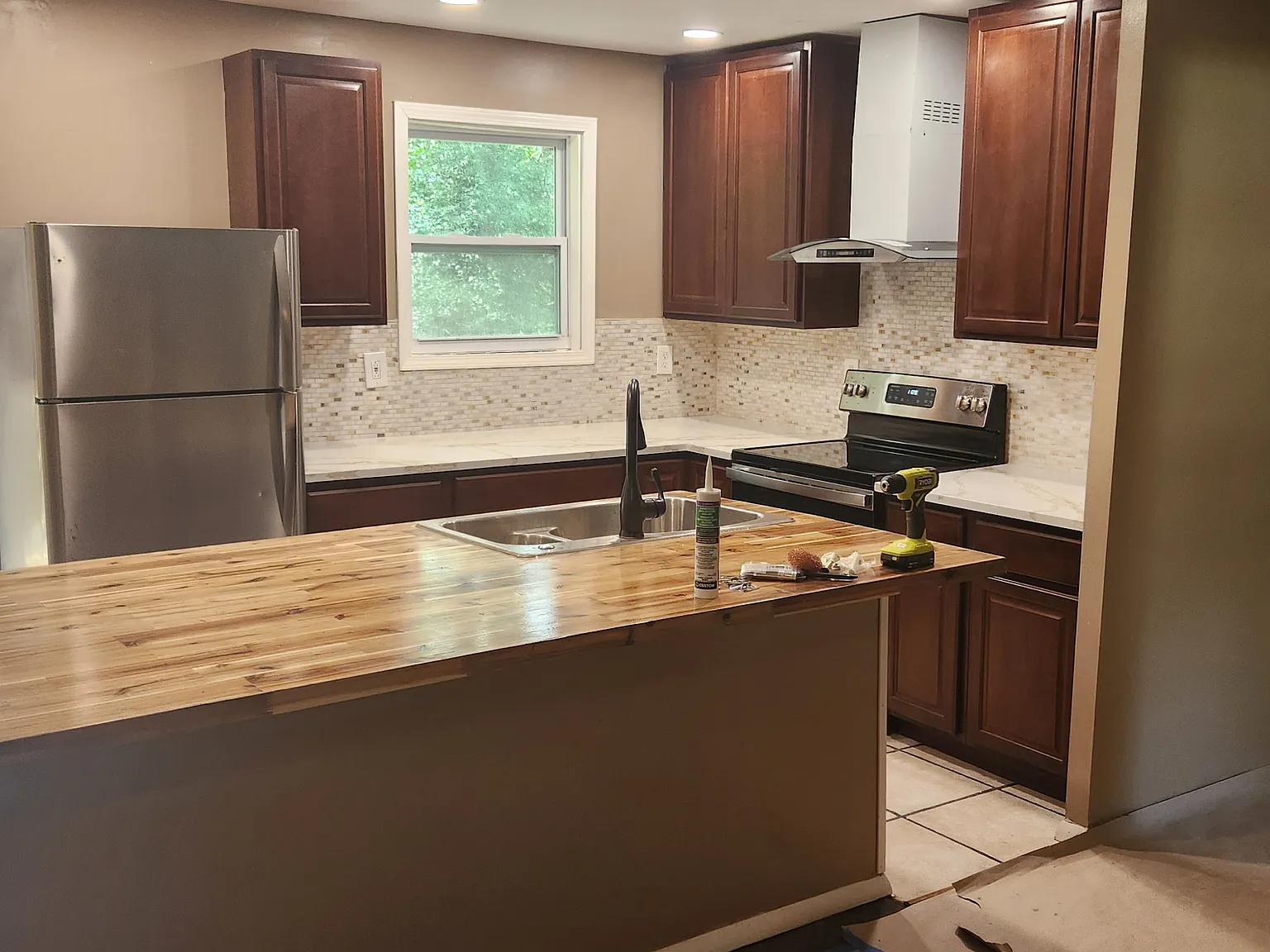4 bed, 1325 sqft, $2,100 — Photo 1