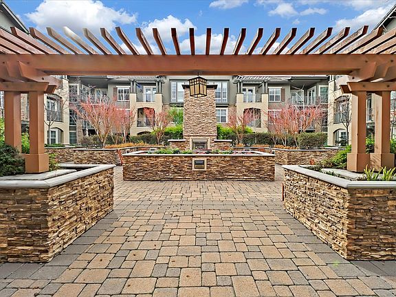 2nd image of 2882 Meridian Ave #123