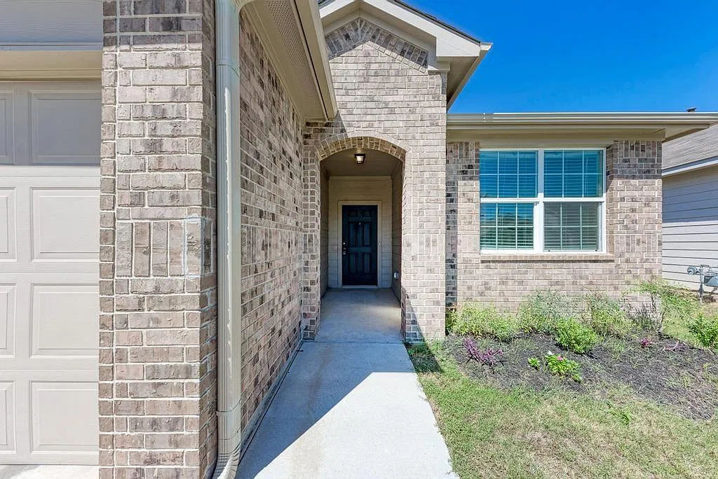 3 bed, 2.0 bath, 1400 sqft, $2,150 — Photo 4