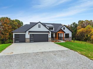 9000 N Highway Vv, Columbia, MO 65202