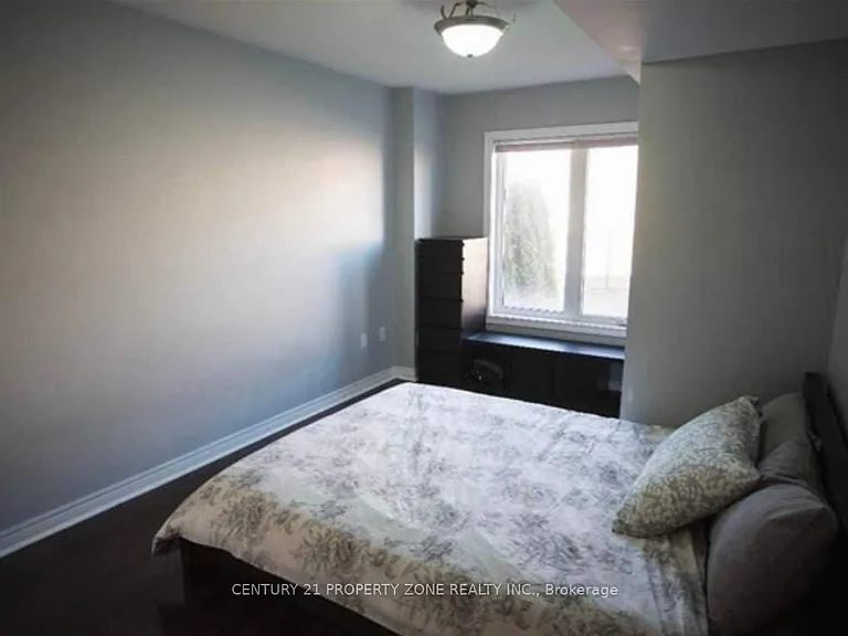 1041 Ellesmere Rd N — Photo 15