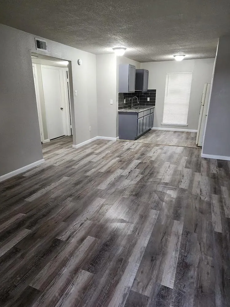 7417 Homestead Rd — Photo 2
