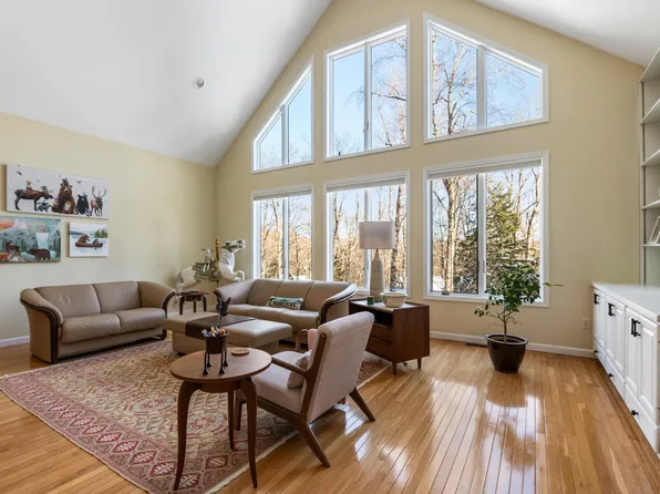 16 Shore Road, Grantham, NH 03753