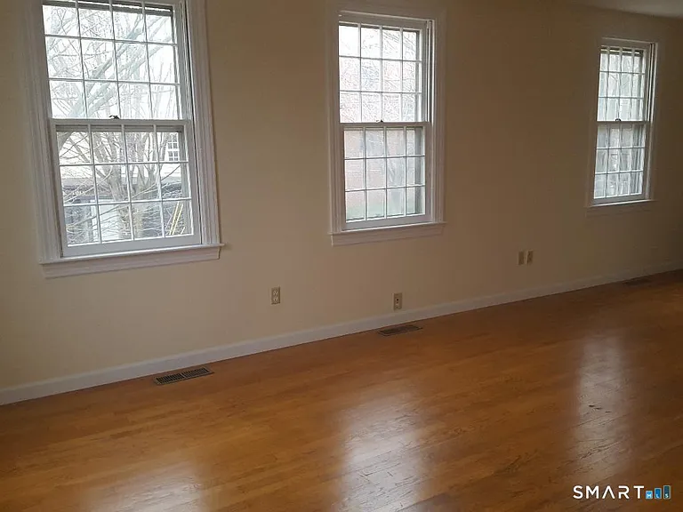 19 Grand Ave — Photo 5