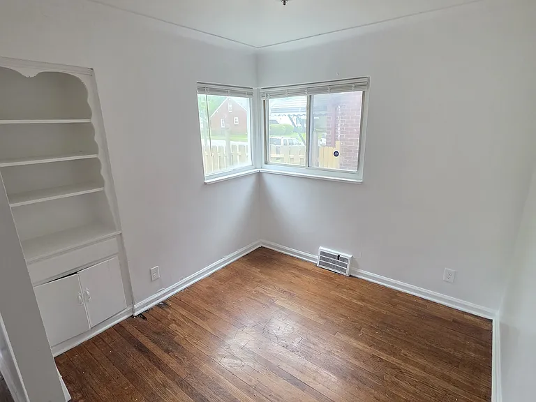 9309 Whitcomb St — Photo 11