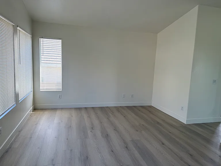 652 Avondale Dr — Photo 18