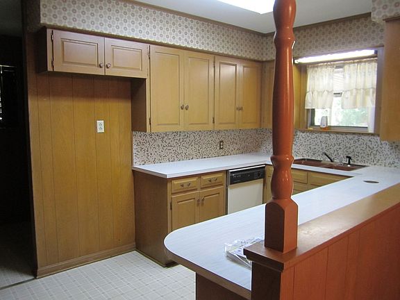 4th image of 3401 Oakdale Dr