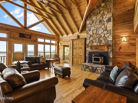 36th image of 430 Sugar Cove Way