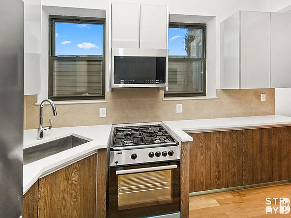 4th image of 119 Grove St APT 3R