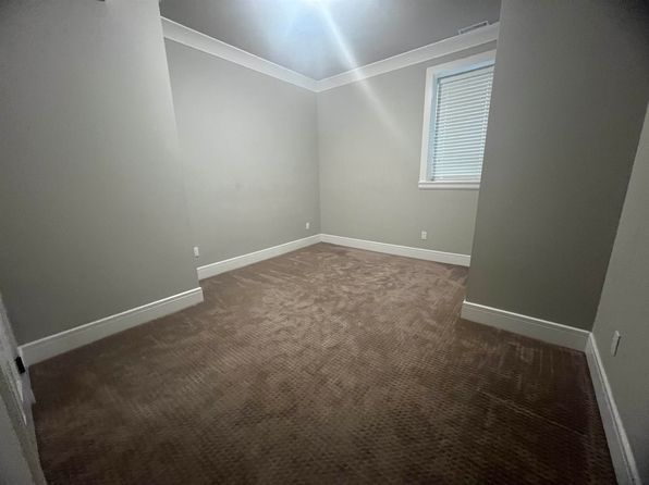 2 bedroom rental in Surrey — photo 12