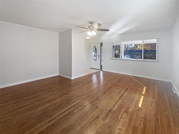 2nd image of 604 Suntide Dr
