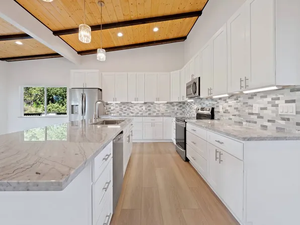 94-1453 Kia Kahi St, Naalehu, HI 96772