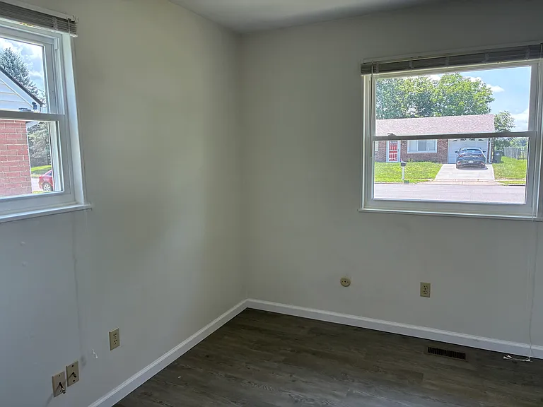 2505 Foxchase Ct W — Photo 8