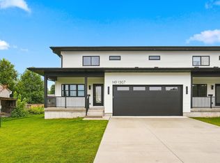 1307 W 19th St, Cedar Falls, IA 50613