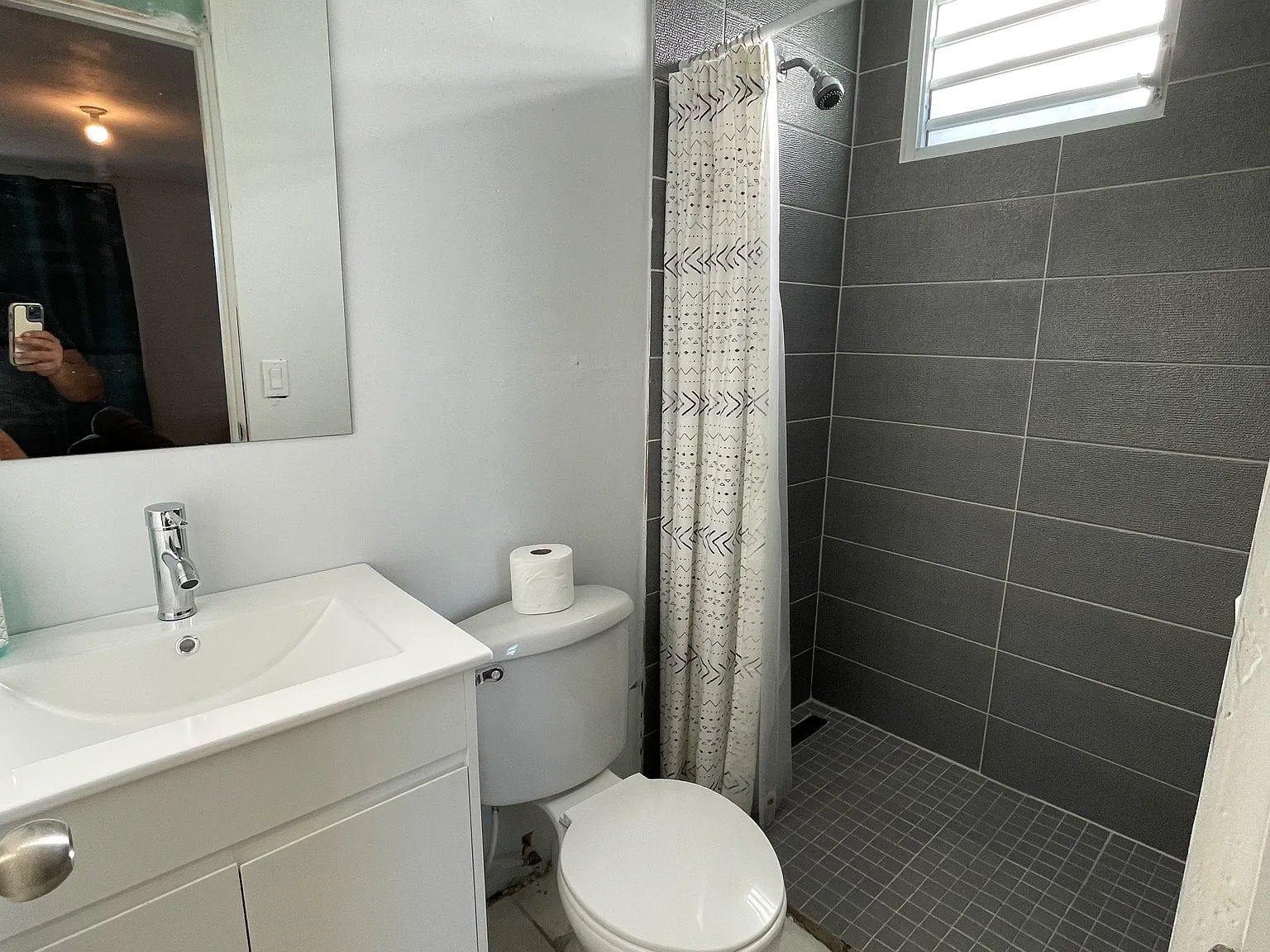 Studio, 325 sqft, $900 — Photo 4