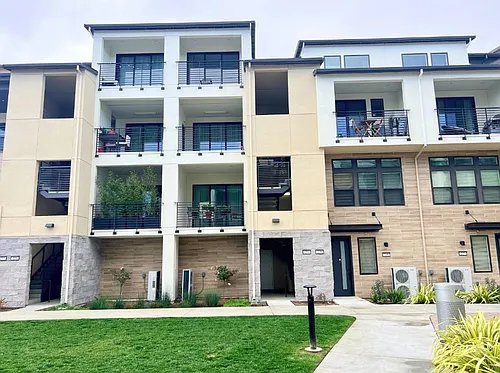 250 Waters Park Cir Photo 1