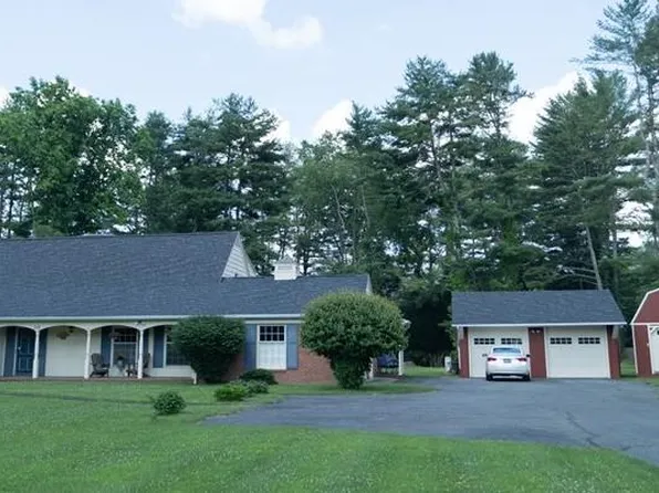 379 Edgewater Dr, Cedar Bluff, VA 24609