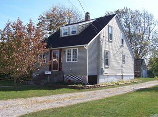 14 Campbell St, Patchogue, NY 11772