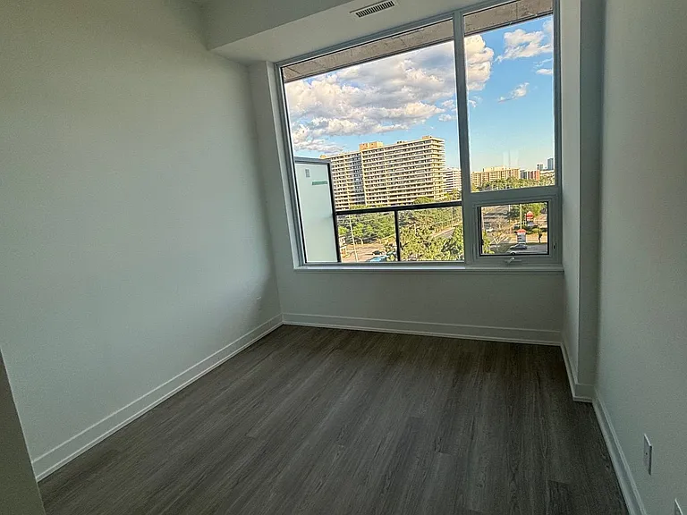 8188 Yonge St #622 — Photo 3