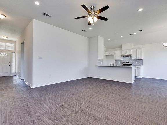4th image of 111 Elm Grove Dr