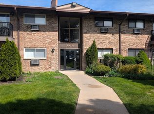 806 E Old Willow Rd APT 214, Prospect Heights, IL 60070
