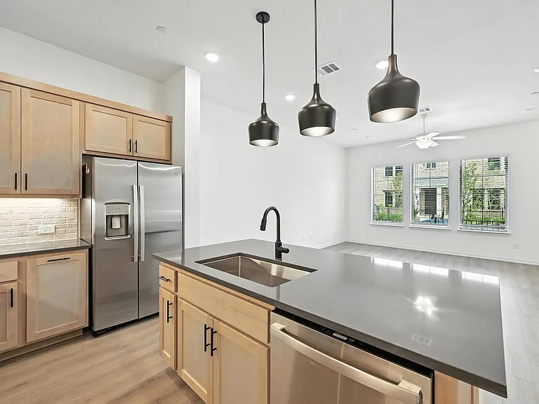 630 Redwood Way — Photo 6