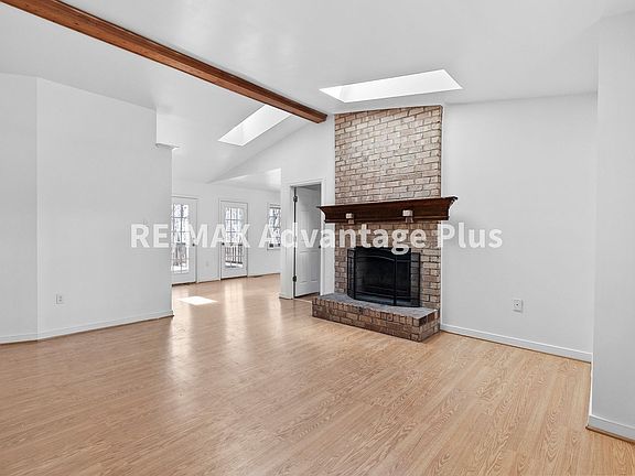 4th image of 4009 Prince Edward Hwy