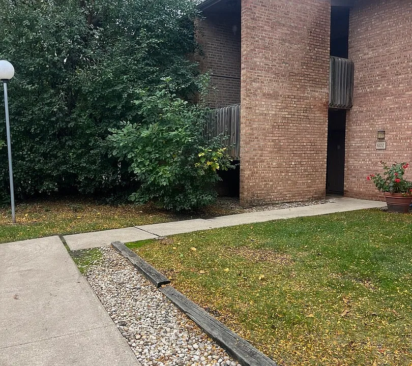 6012 E Lake Dr #2B