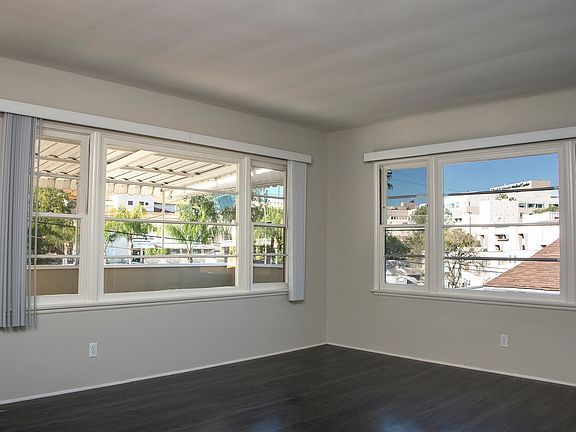 4th image of 1717-1719 Holly Dr #1717