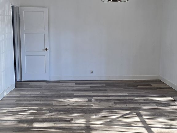 3rd image of 619 S Baker St