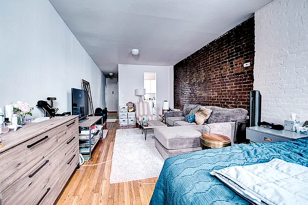 Rented by Urbane Brokerage | media 9