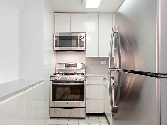 3rd image of 330 E 39th St APT 10N