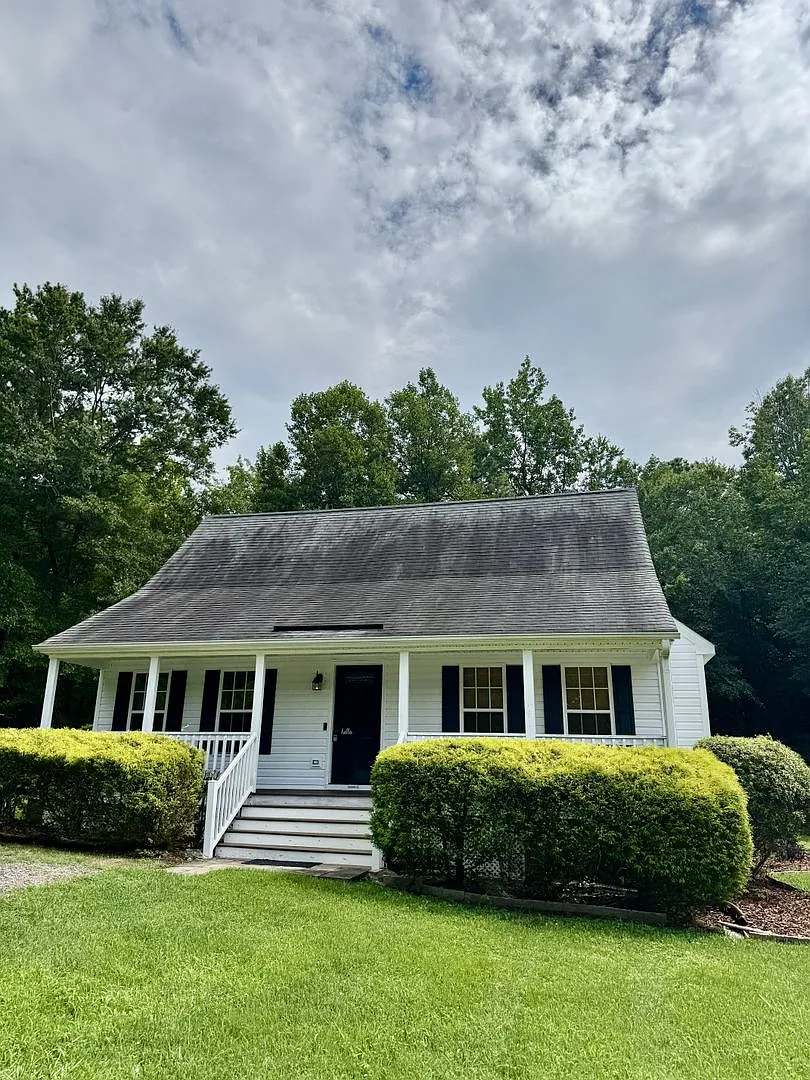 Charming 4-Bedroom, 2-Bathroom Cape Cod located in the highly sought-after Midlothian area of Che... — Photo 1