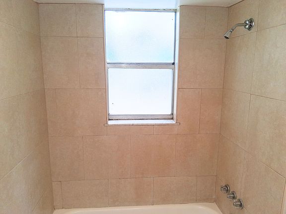 2nd image of 1800 N Lauderdale Ave APT 1304
