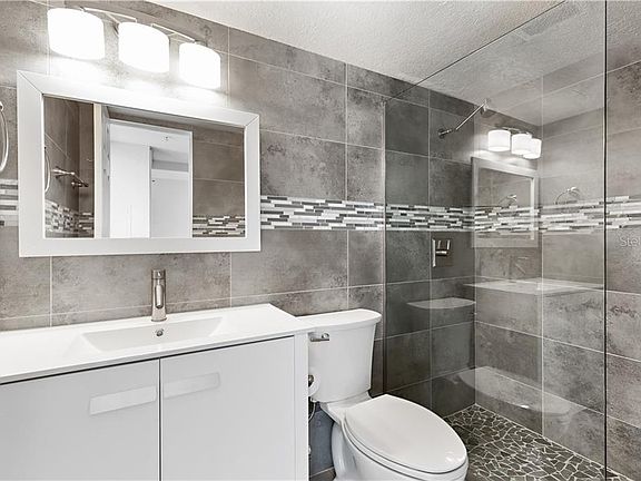 4th image of 470 3rd St S Unit 422