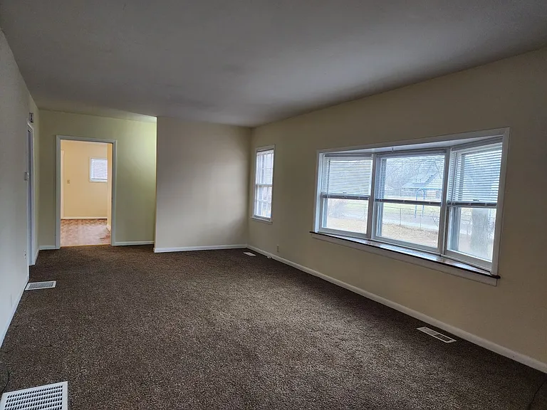 1004 Hampton Ave — Photo 3